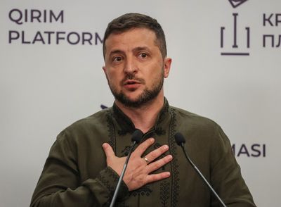 Zelenskiy discusses urgent aid, Russia sanctions with EU chief