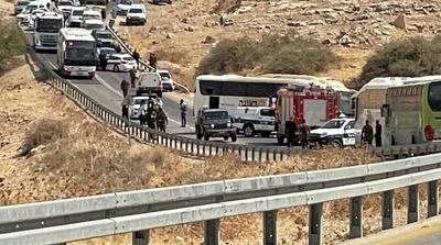 6 Wounded in Attack on Bus with Israeli Troops in West Bank