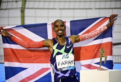 Farah returns to winning ways in London half-marathon