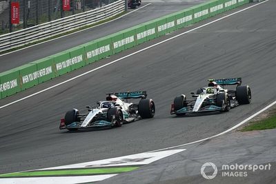 Moment of "confusion" behind Hamilton, Russell Dutch GP near-miss