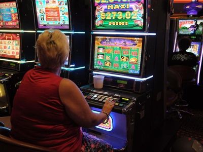 Australians lose $11.4b through pokies