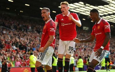 Marcus Rashford scores two as Manchester United beat Arsenal 3-1