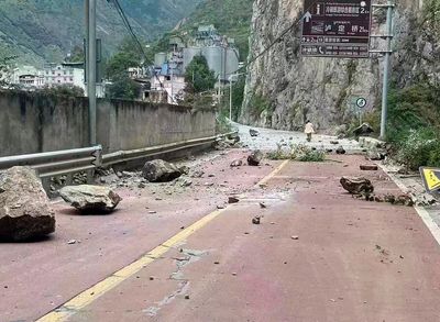 7 dead after powerful quake shakes southwest China