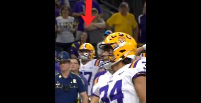LSU lineman has a meme-worthy fall on sidelines reacting to Florida State’s blocked extra point