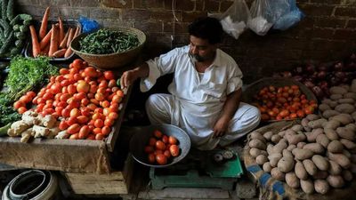 Vegetable costs up 500%, threaten to fuel Pakistan inflation