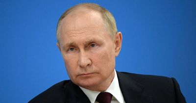 Putin awards gang-leading murderer with posthumous war hero award after prison release