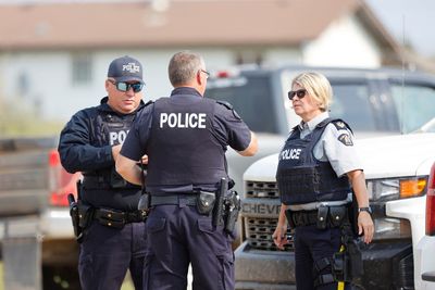 Canada police say 1 stabbing suspect dead, other still at large