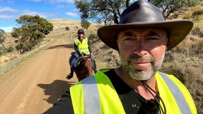 Tasmanian man's tales of trail riding hope to address mental health issues at work