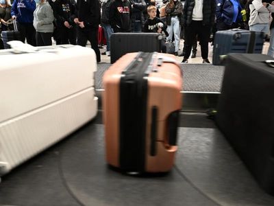 Guns 'put on baggage carousels' in airport