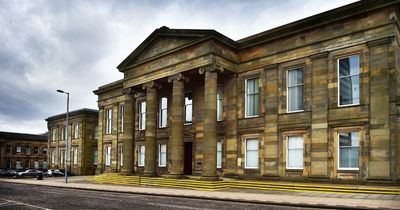 Injured Lanarkshire thug pulled out two knives and threatened to stab cops