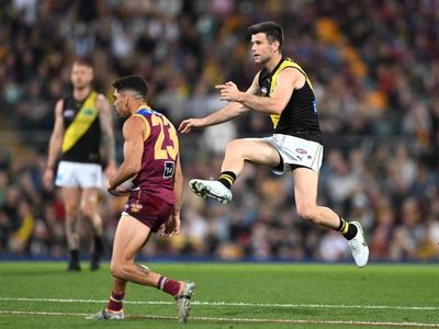 Stars Cotchin, Riewoldt extend AFL careers