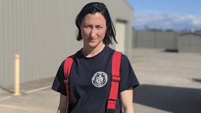 CFA firefighters call for Vic government to include female-specific cancers in compensation scheme