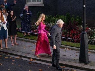 Boris Johnson mocked after appearing to drag Carrie along after farewell speech