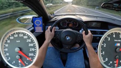 BMW M5 Touring E61 Hits 205 MPH With Ease In Top Speed Run
