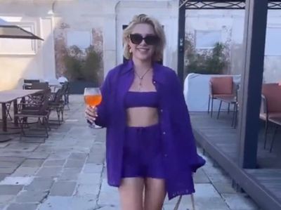 Fans praise ‘iconic’ Florence Pugh video showing star strutting with Aperol spritz in Venice: ‘Unbothered’