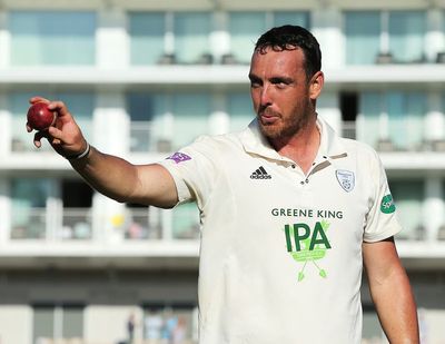 Hampshire’s County Championship title bid boosted by unbeaten 57 from Kyle Abbot