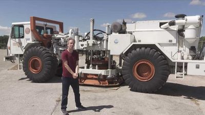 This Big Truck Makes Artificial Earthquakes At The University Of Texas