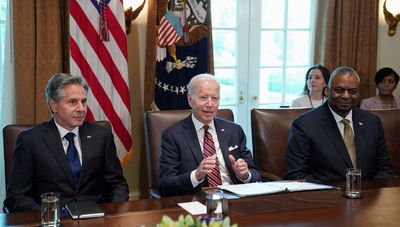 PM Truss tells Biden UK will work with U.S. to tackle economic problems