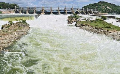 Inflow into Mettur dam increases to 90,000 cusecs