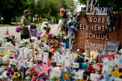 Mother of Uvalde shooting victim posts first day of school photo from gravesite of daughter