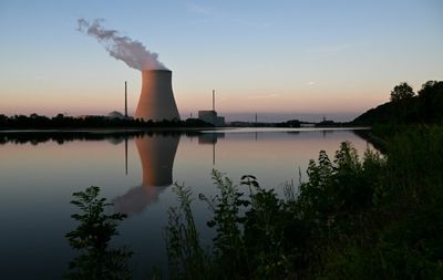 Germany's nuclear stay fails to quell debate