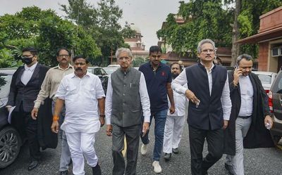 Constitution Bench to hear on Sept. 27 if EC can hear Shinde's claim over Shiv Sena party, symbol