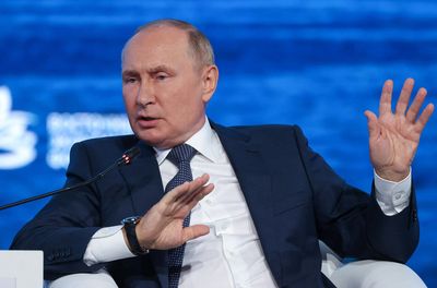Putin speaks at forum in Russia's Far East region
