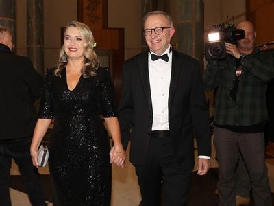 Aust political class gather at glitzy ball