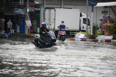 Crippled water pumps blamed for Pathum Thani floods