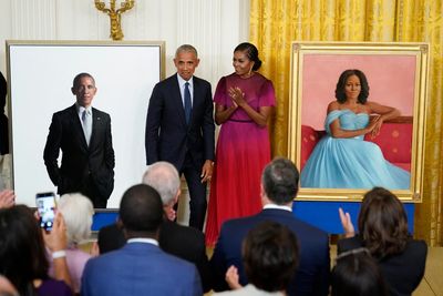 Obama official portraits - live: Barack jokes about tan suit and Michelle jabs Trump at painting unveiling
