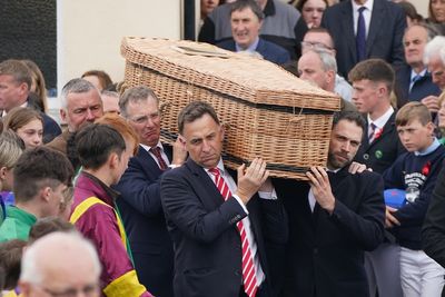 Jockeys and trainers among hundreds at funeral of ‘charismatic’ Jack de Bromhead