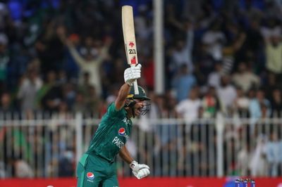 Naseem's last-over sixes power Pakistan into Asia Cup final, India out