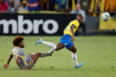 Shalulile strikes late and Sundowns top South African table
