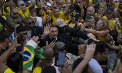 Bolsonaro supporters fill Copacabana beach in yellow-shirted show of force