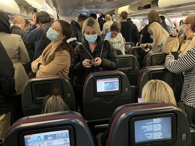 Qantas security fail prompts police escort