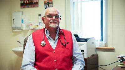 Parkes birthing service remains closed as recruiters struggle to find full-time specialists