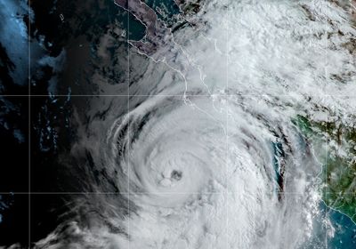 Hurricane Kay at sea, but lashes Mexico's Baja peninsula