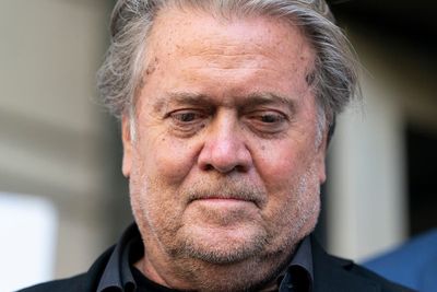 Bannon expected to surrender in NY court in wall donor case