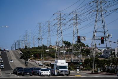 California avoids outages after day of grid-straining heat