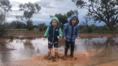 Storms, early spring rain delight outback residents still recovering from drought