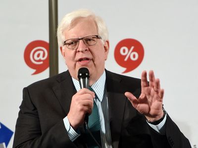 Far-right radio host Dennis Prager sparks outrage by saying there were ‘undoubtedly many nice slaveholders’