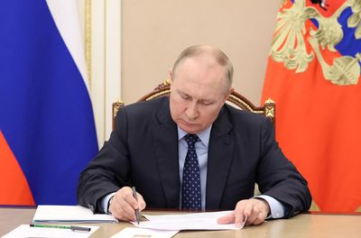 Analysis-Putin's energy gamble may prove a double-edged sword for Russia