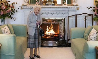 Queen joined by royal family at Balmoral amid serious health concerns