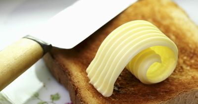 Man warned he should end relationship after seeing how his girlfriend uses butter