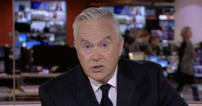 BBC's Huw Edwards wears black tie to host news after The Queen health update