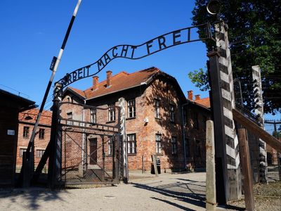 Holocaust survivor sisters die days apart in Alabama: ‘They were always together’