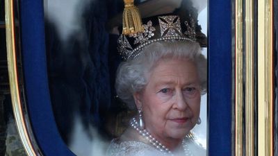 Queen Elizabeth II dies 'peacefully at Balmoral' aged 96, Charles becomes King