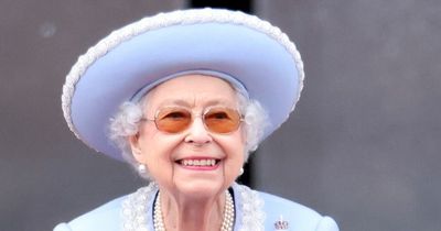 How was the Queen's death announced and why do newsreaders have to wear black?