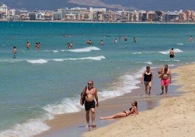 Two holidaymakers killed by lightning strike at Majorca beach