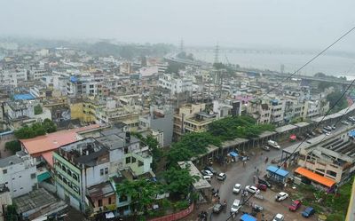 Andhra Pradesh: Five lakh cusecs of floodwater to reach Prakasam Barrage today